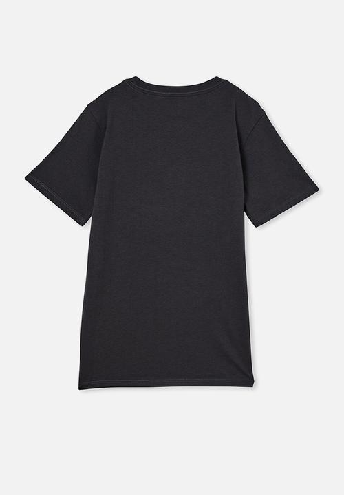 Cotton On - Maxy skater short sleeve tee-phantom/keep on rolling