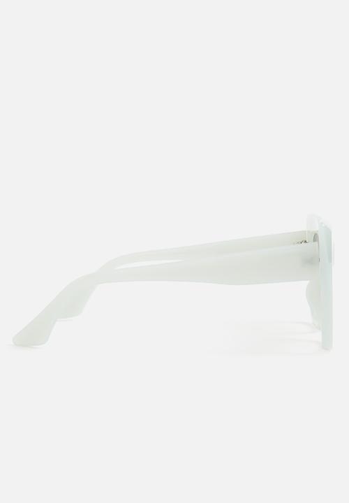 Superbalist - Katie cateye sunglasses - white