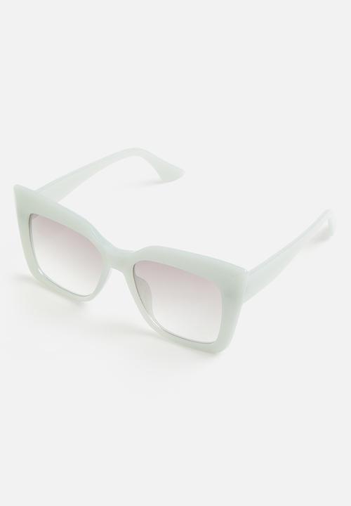 Superbalist - Katie cateye sunglasses - white