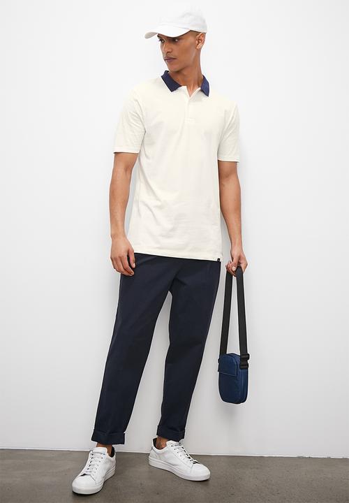 Superbalist - Contrast collar golfer - ecru & navy