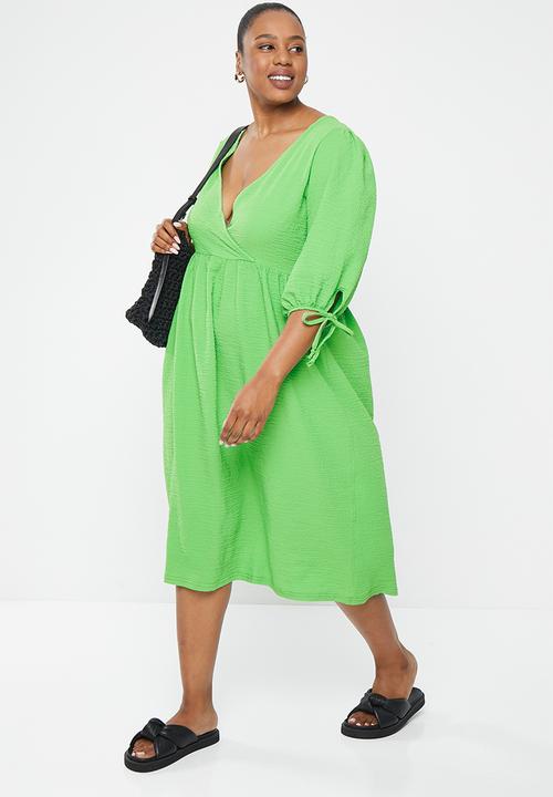Me&B - Plus wrap back detail sack dress - apple