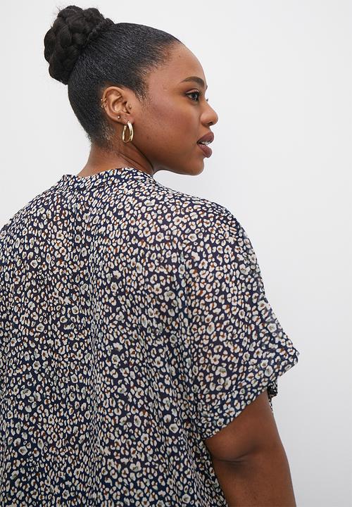 edit Plus - Short sleeve longline notch neck blouse - print