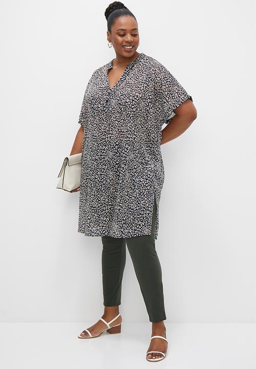edit Plus - Short sleeve longline notch neck blouse - print