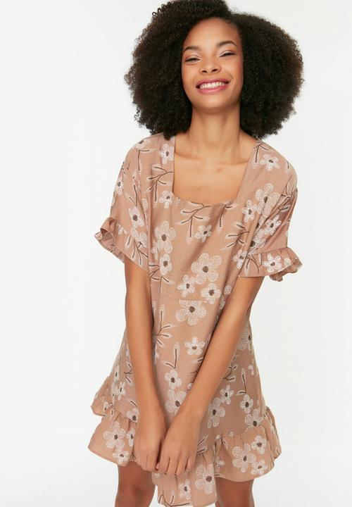 Trendyol - Floral pattern shift dress - brown