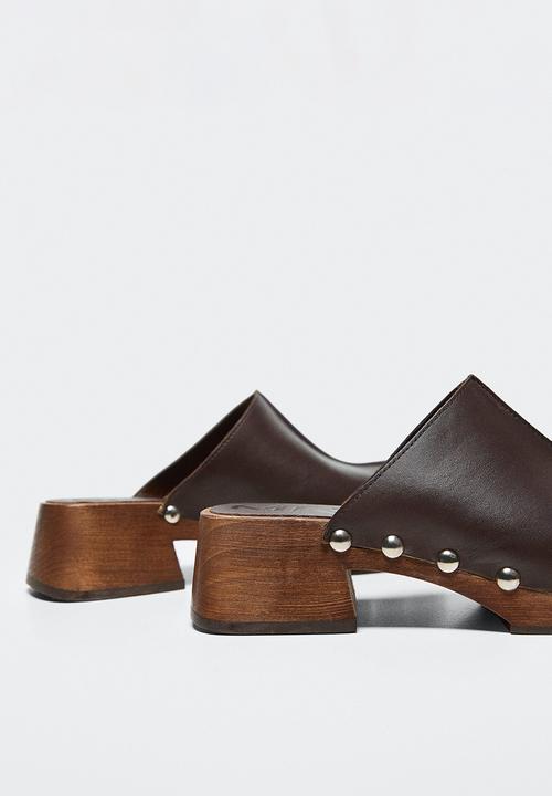 MANGO - Zueco leather studded clog - dark brown