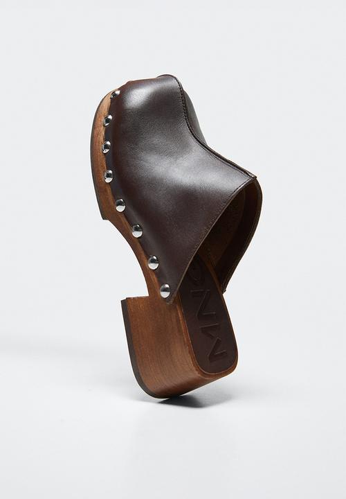 MANGO - Zueco leather studded clog - dark brown