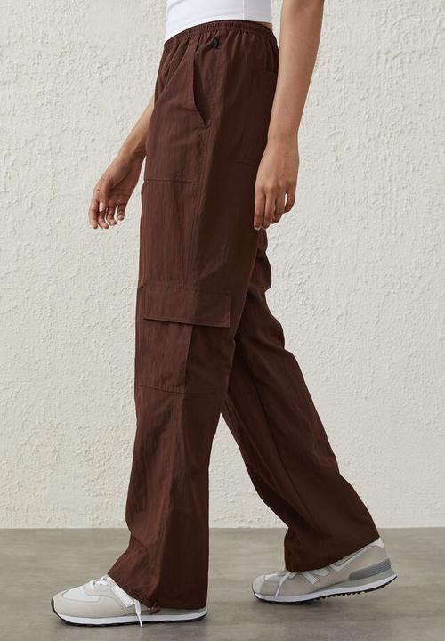Cotton On - Parachute cargo pant - cedar brown