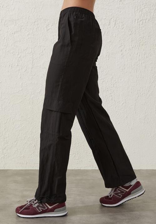 Cotton On - Parachute cargo pant - black