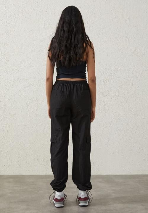 Cotton On - Parachute cargo pant - black