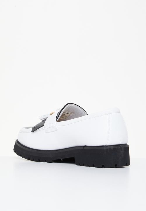 Jonathan D - J kiltie tassel - white & black