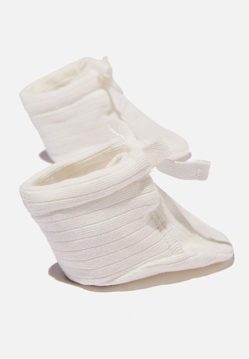 Cotton On - Organic newborn booties - milk