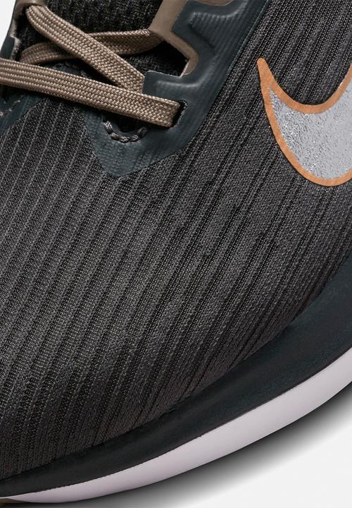 Nike - Nike Winflo 9
