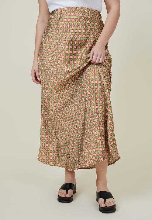 Cotton On - Curve amalfi satin maxi skirt - matilda floral geo