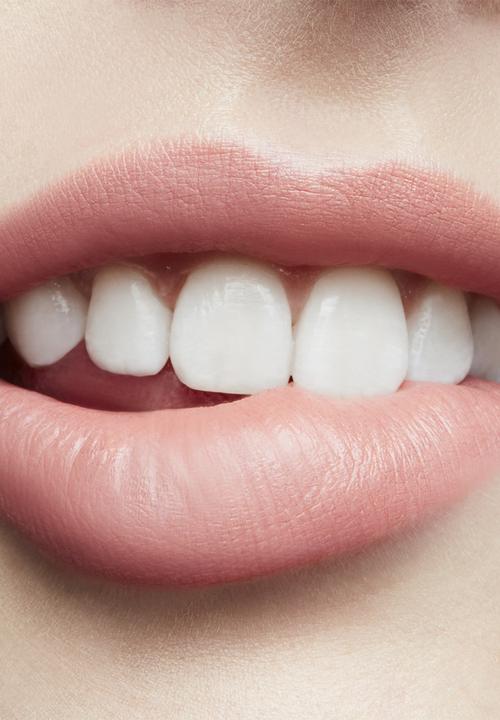 MAC - Love Me Lipstick - Tres Blasé
