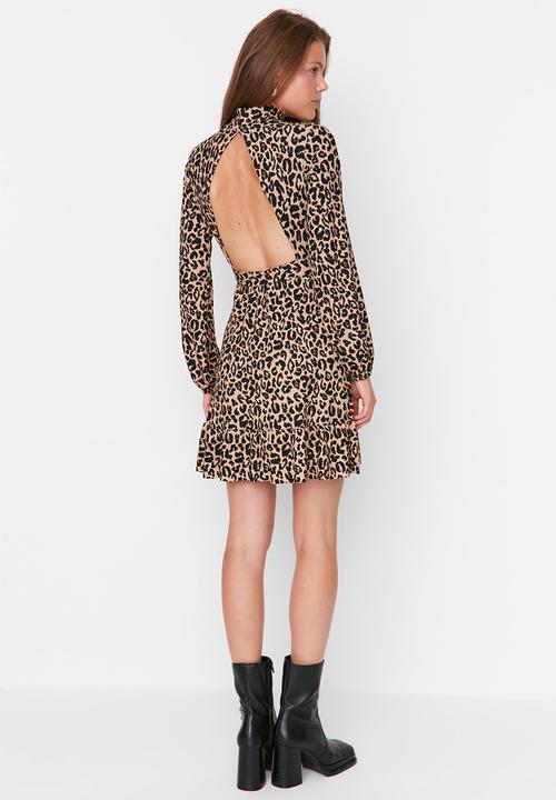 Trendyol - Ruffled low back print ribbed dress - camel