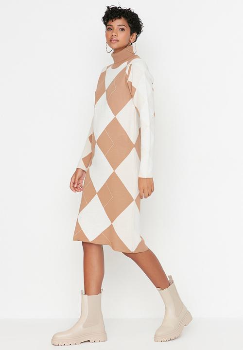 Trendyol - Jacquard knit dress - brown