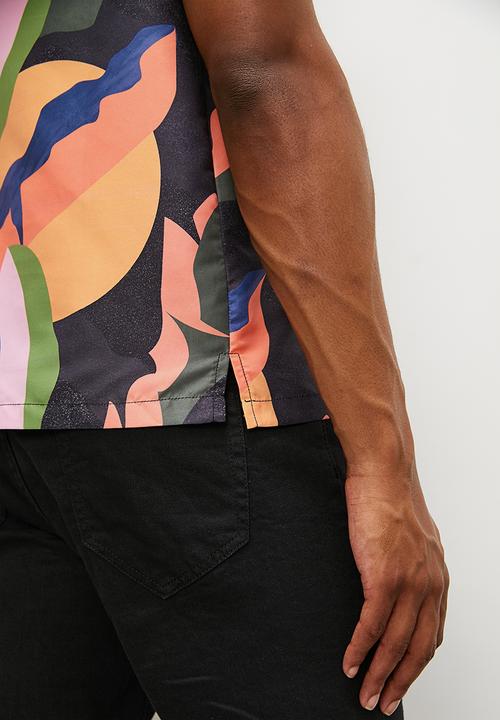 STYLE REPUBLIC - Regular fit mono abstract reverse collar shirt - multi