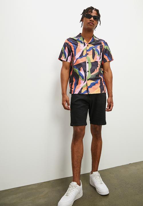 STYLE REPUBLIC - Regular fit mono abstract reverse collar shirt - multi