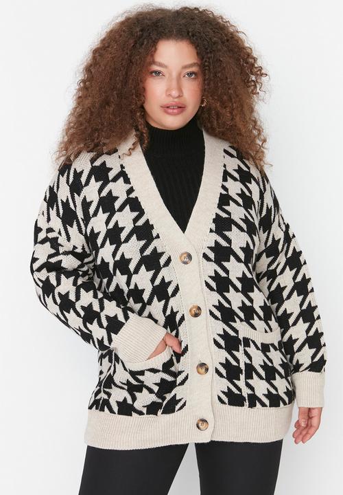 Trendyol - Plus houndstooth buttoned cardigan - black