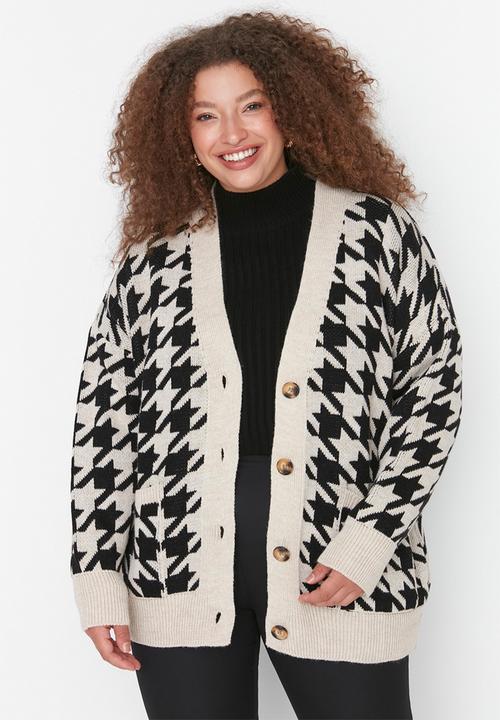 Trendyol - Plus houndstooth buttoned cardigan - black