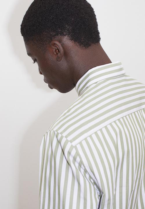 H&M - Regular fit shirt - sage green & white 