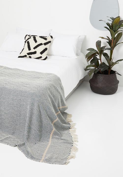H&S - Cleo throw - charcoal