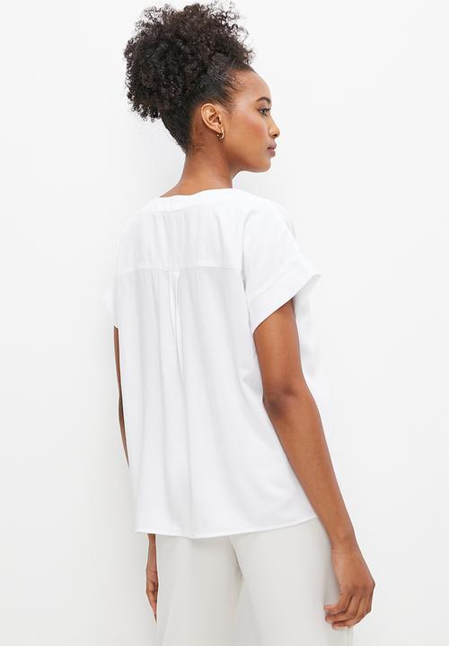 edit - Textured v-neck grown on shell - white