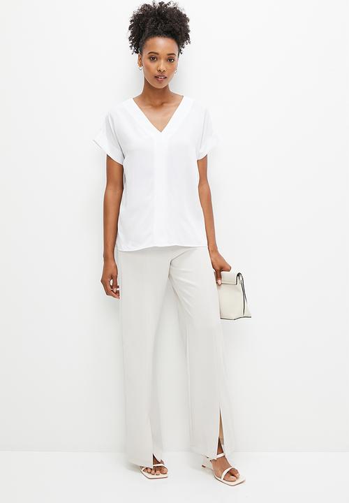 edit - Textured v-neck grown on shell - white