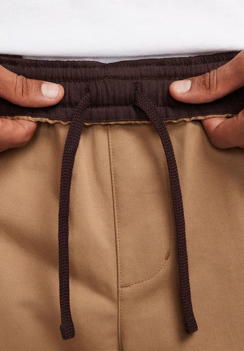 Nike - M nsw spu wvn pant - dk driftwood & brown basalt