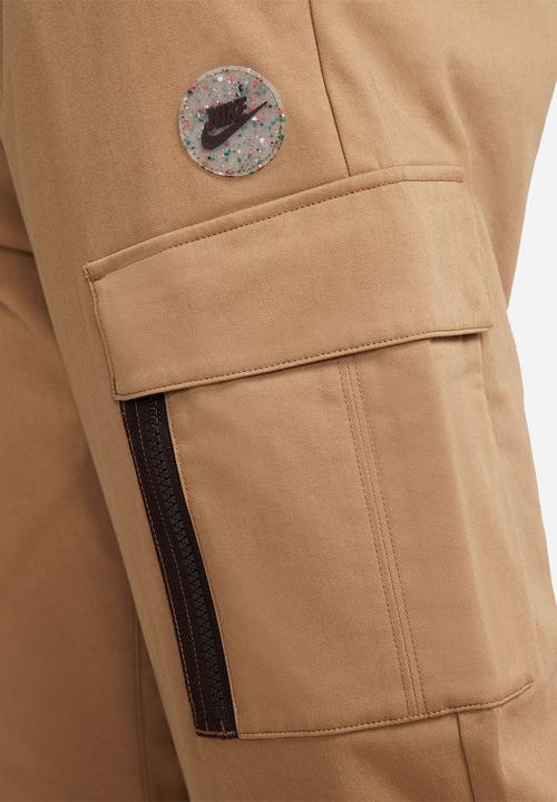 Nike - M nsw spu wvn pant - dk driftwood & brown basalt