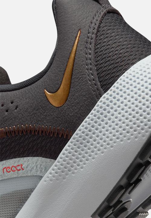 Nike - Nike Escape Run 2