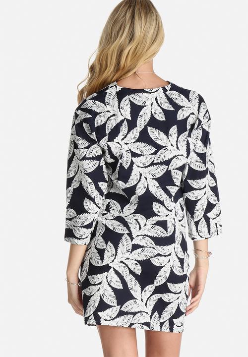 Lola May - Palm Leaf Print Boxy V Neck Top
