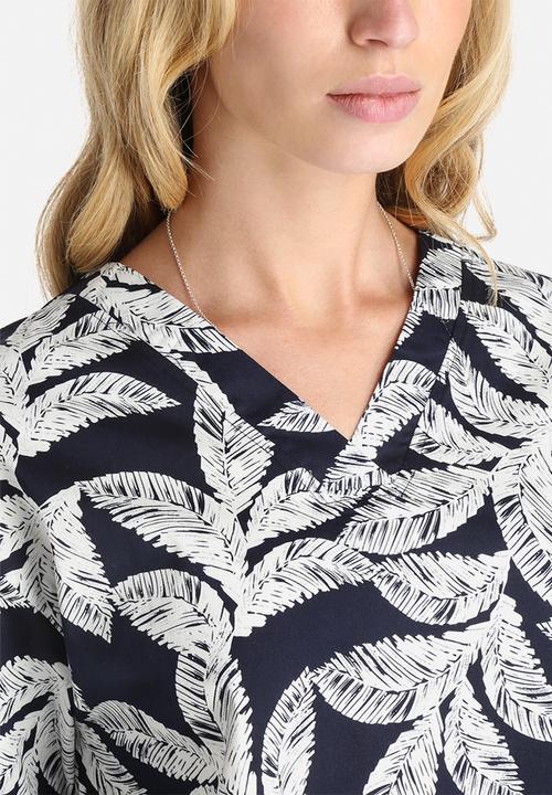 Lola May - Palm Leaf Print Boxy V Neck Top