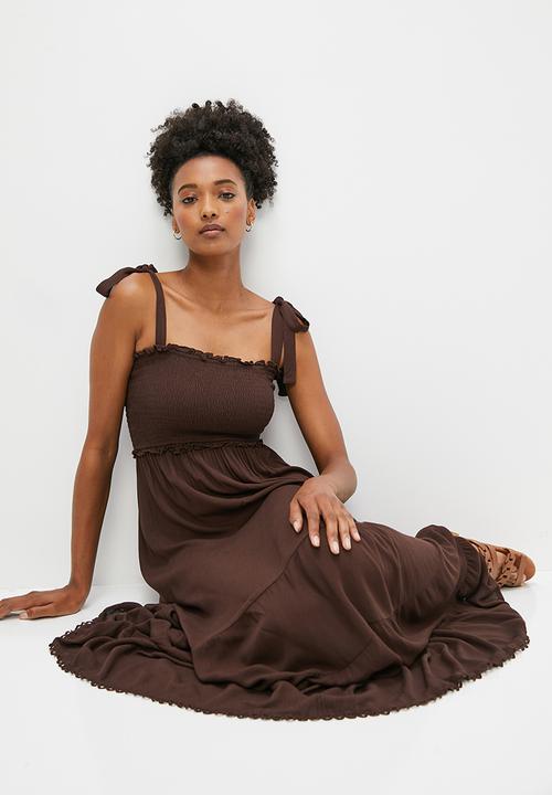 edit - Crinkle smocked tiered maxi dress - chocolate