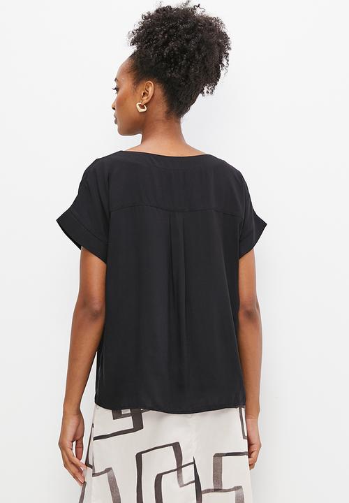 edit - Textured v-neck grown on shell - black