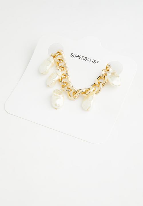 Superbalist - Faux pearl charm bracelet - gold & cream