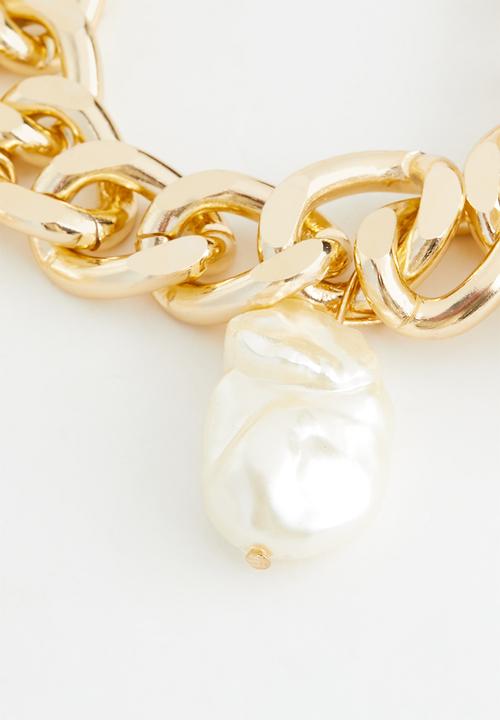 Superbalist - Faux pearl charm bracelet - gold & cream