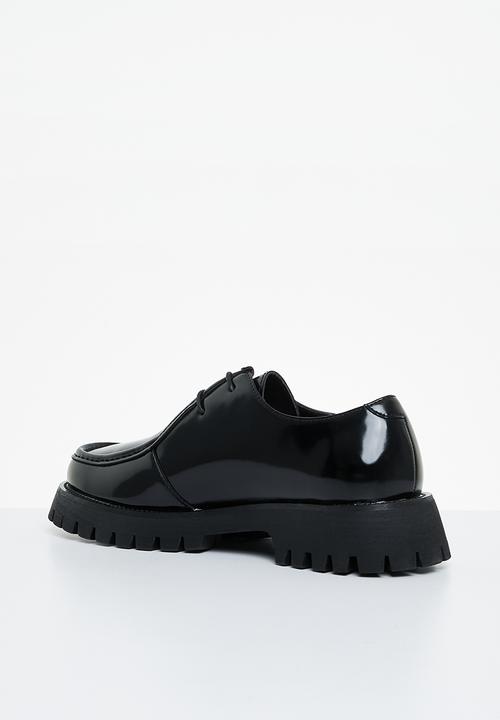 PC - Trout lace up hi shine leather - black