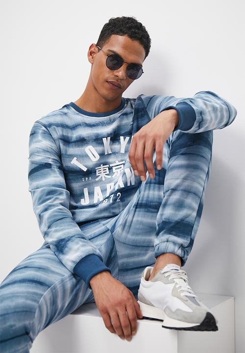 Superbalist - Regular fit acid wash crew neck sweater - indigo