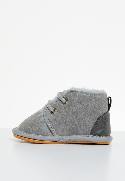 Pop Candy - Baby booties with faux fur - grey
