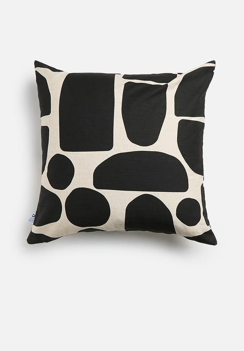 Sixth Floor - Mendi cushion cover - black & neutral 