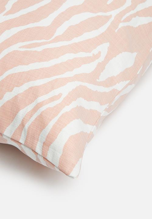 Sixth Floor - Tria cushion cover - white & pink 