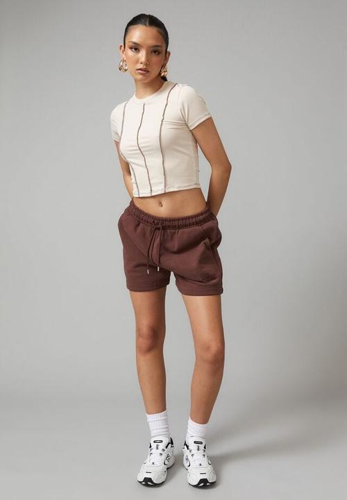 Factorie - Exposed seam short sleeve - light stone/deep mahogany
