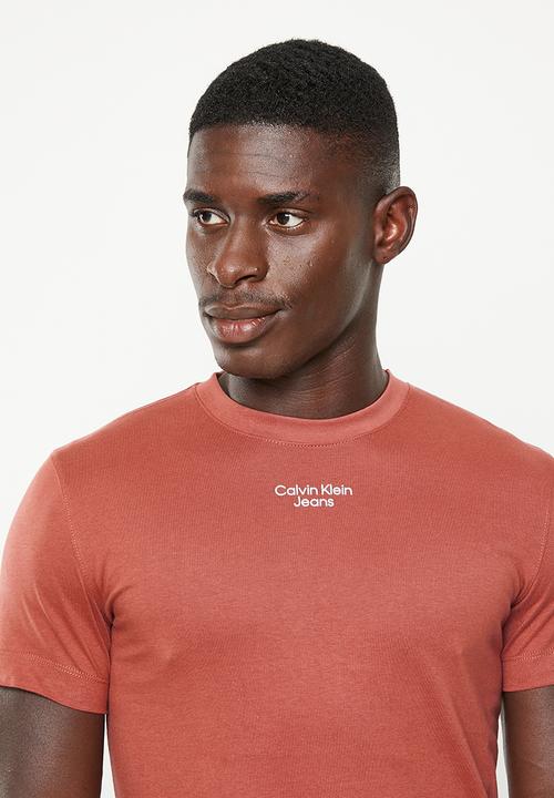 Calvin Klein - Stacked logo tee - terracotta tile