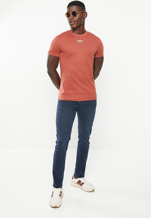 Calvin Klein - Stacked logo tee - terracotta tile