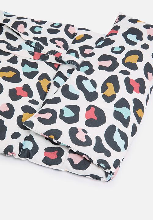 Sixth Floor - Mona bedroll- multi