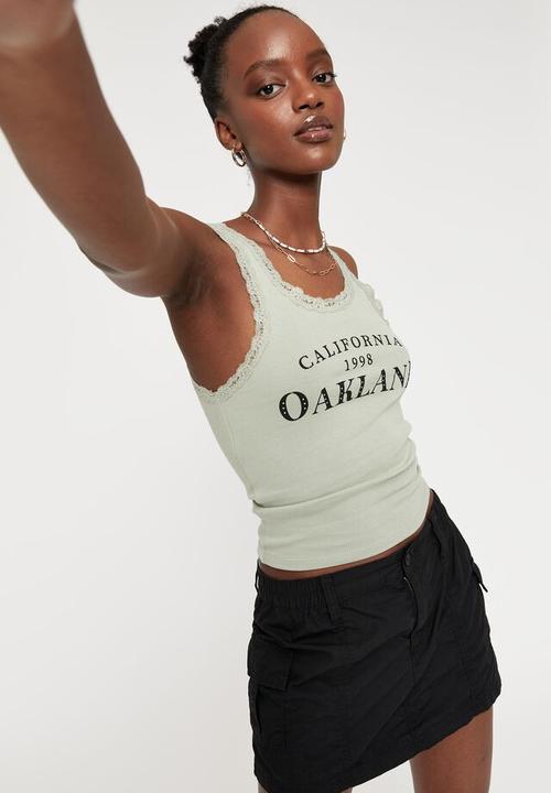 Supré  - Lainey lace graphic cami - matte green & oakland
