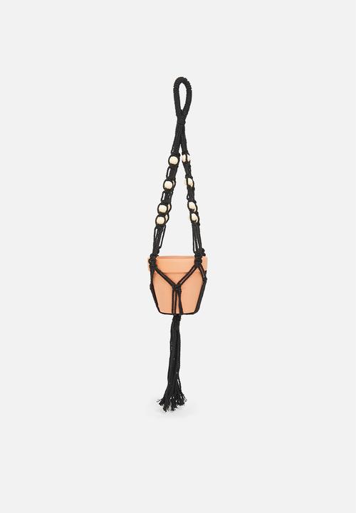 H&S - Macrame with flowerpot- black