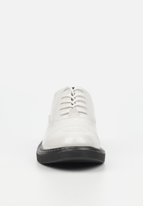 Miss Black - Princeton1 derby - bone