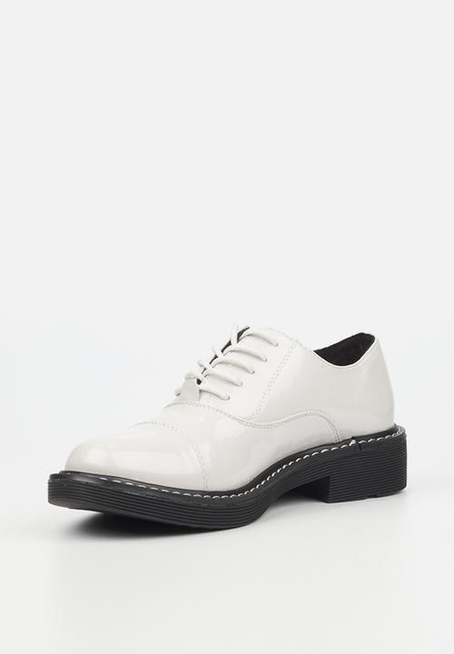 Miss Black - Princeton1 derby - bone